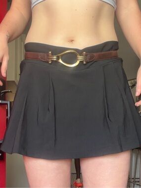 Leather belt with fun gold buckle